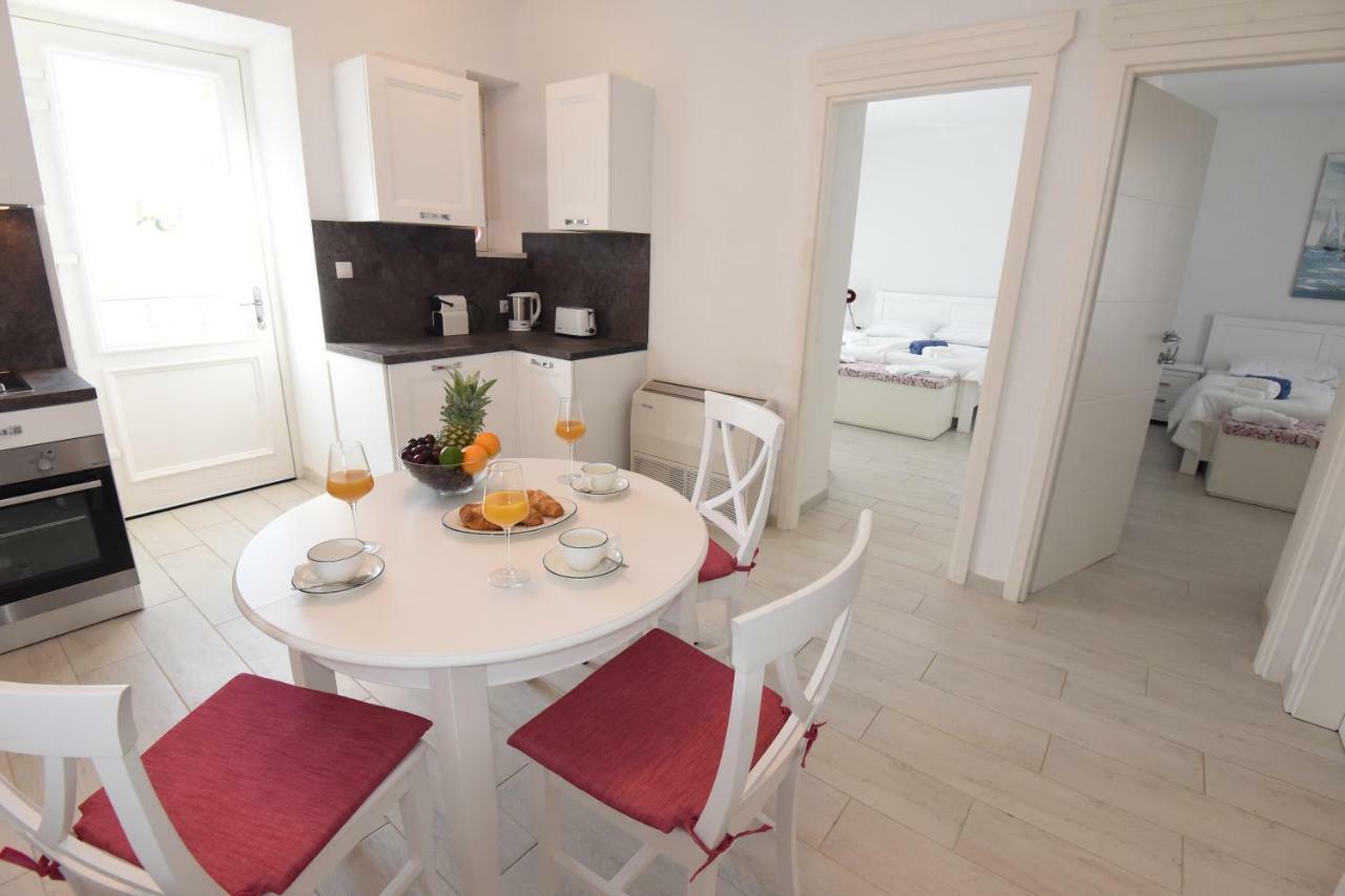 Puntamika Laterna Apartment Zadar Bagian luar foto